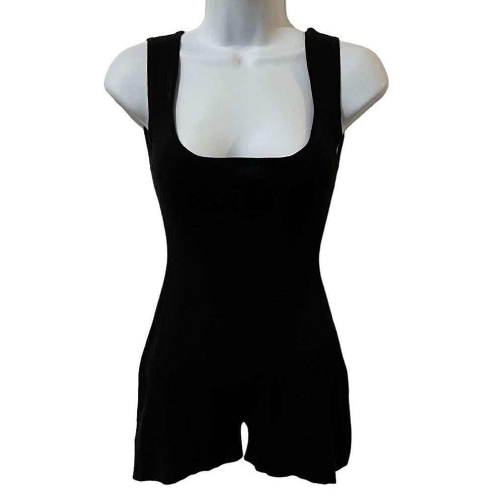 Boohoo Women’s Black Scoop Neck Romper Medium